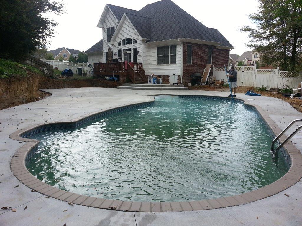 roberts-cleaning-pool